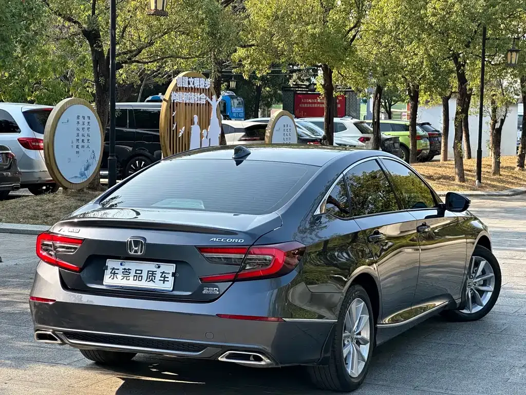 Honda Accord — фото 10