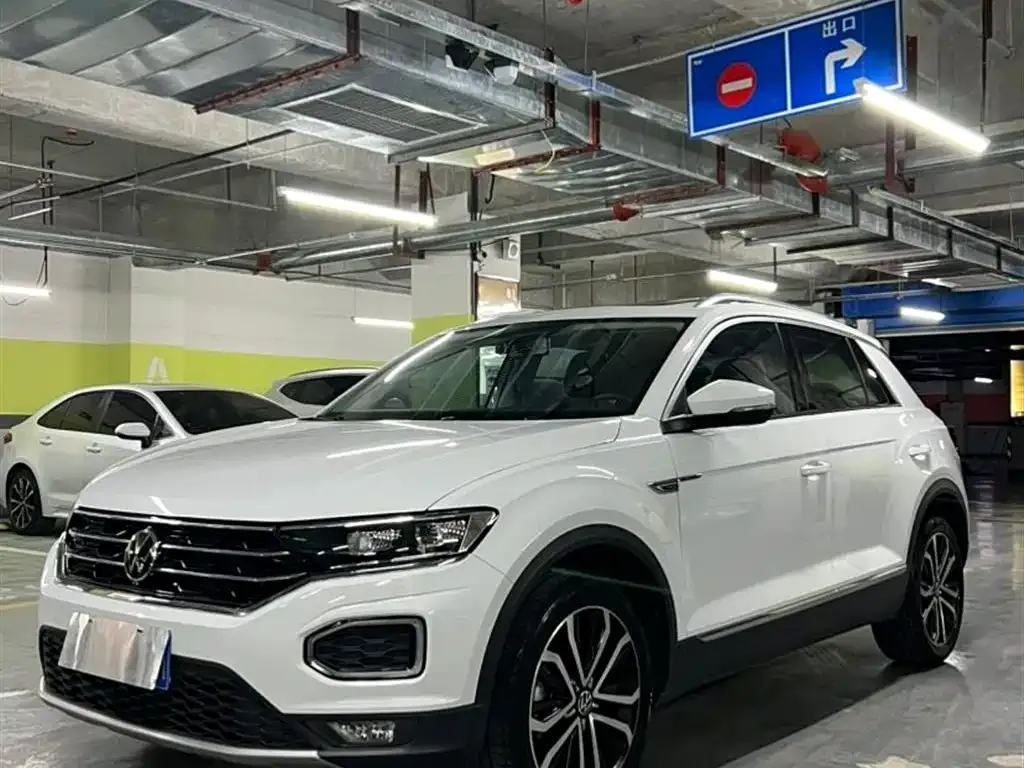 Volkswagen T-Roc — фото 1
