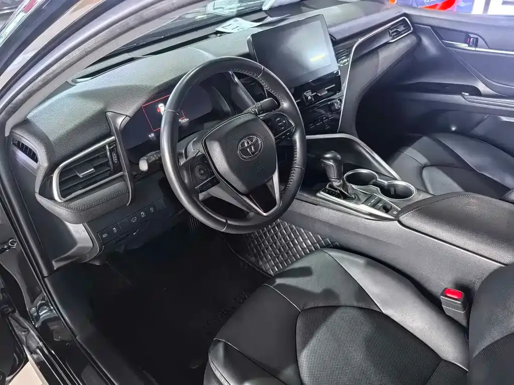 Toyota Camry — фото 8