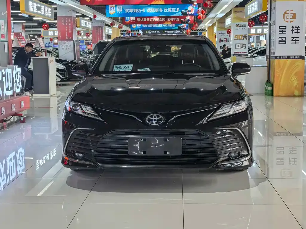 Toyota Camry — фото 9