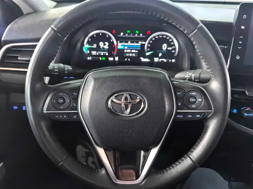 Toyota Camry — фото 5