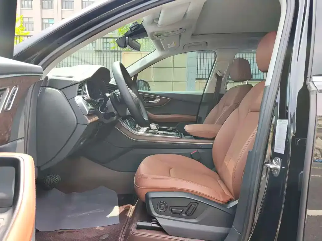 Audi Q7 2024 из CN, фото 4