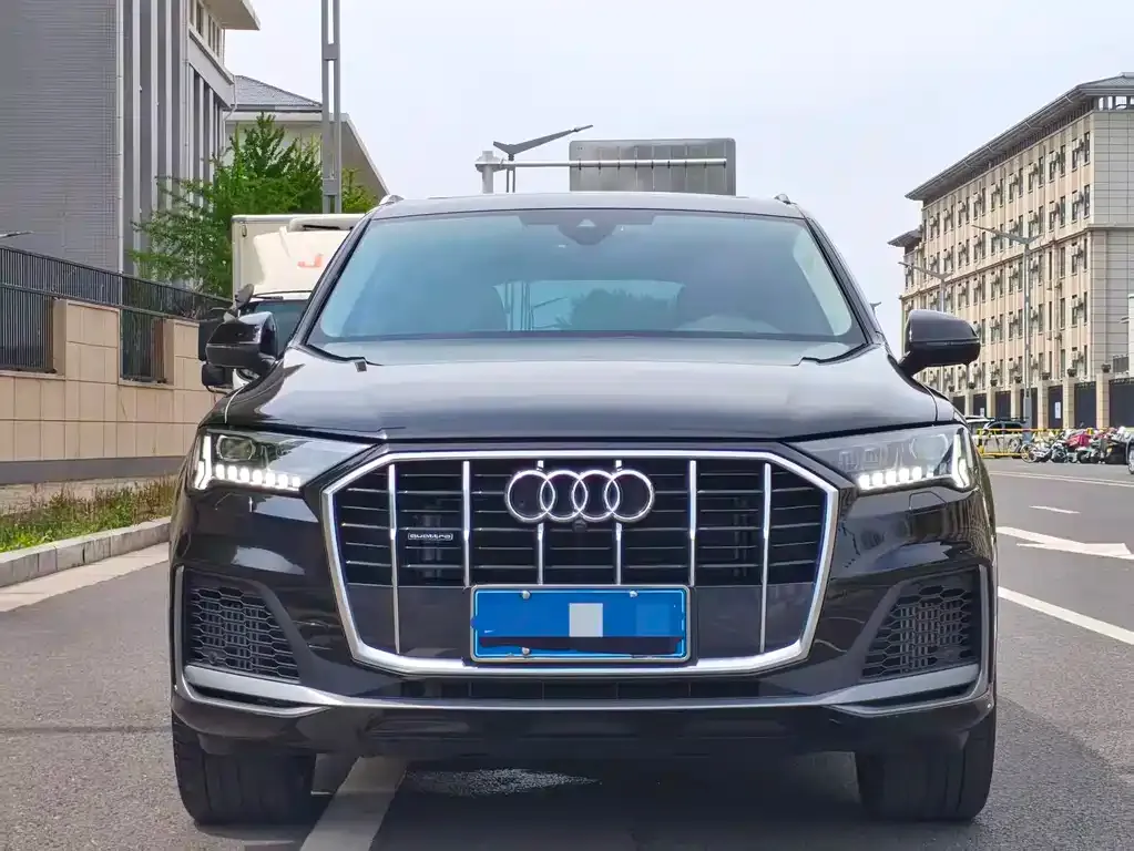 Audi Q7 2024 из CN, фото 5