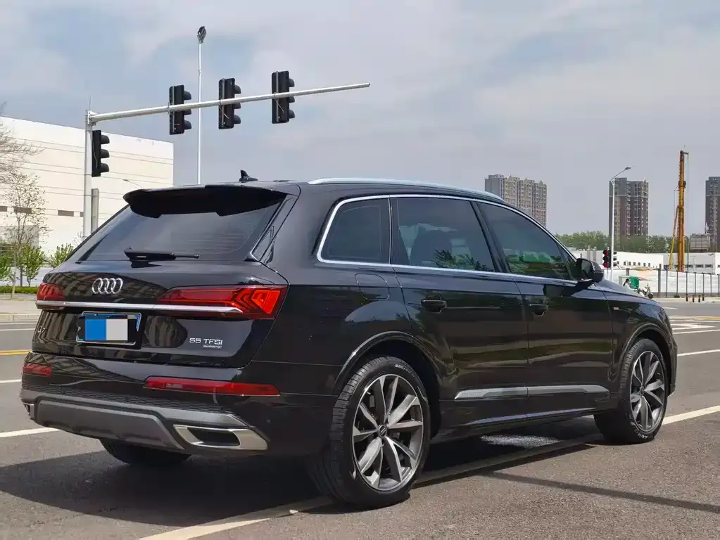 Audi Q7 2024 из CN, фото 6