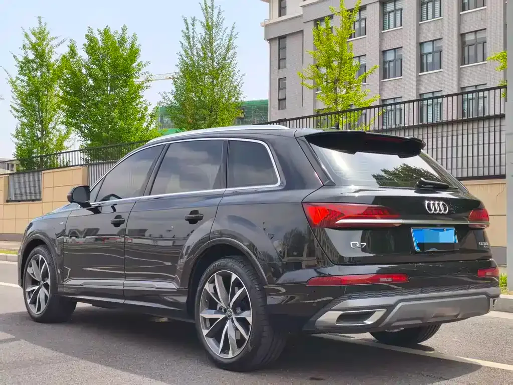 Audi Q7 2024 из CN, фото 9