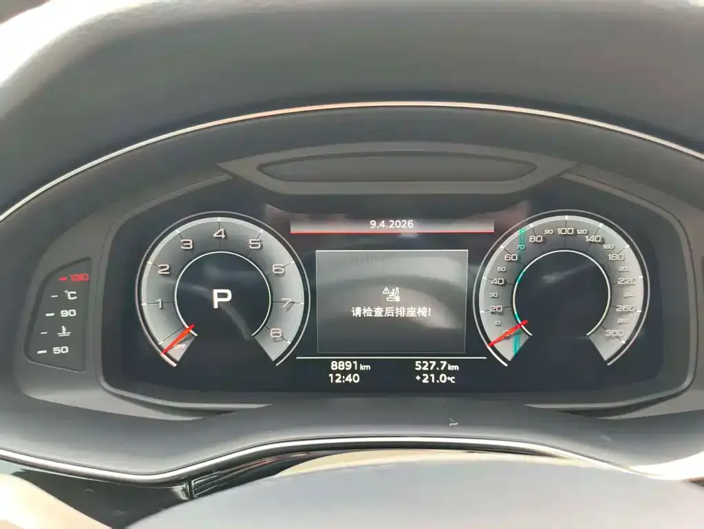 Audi Q7 2024 из CN, фото 2