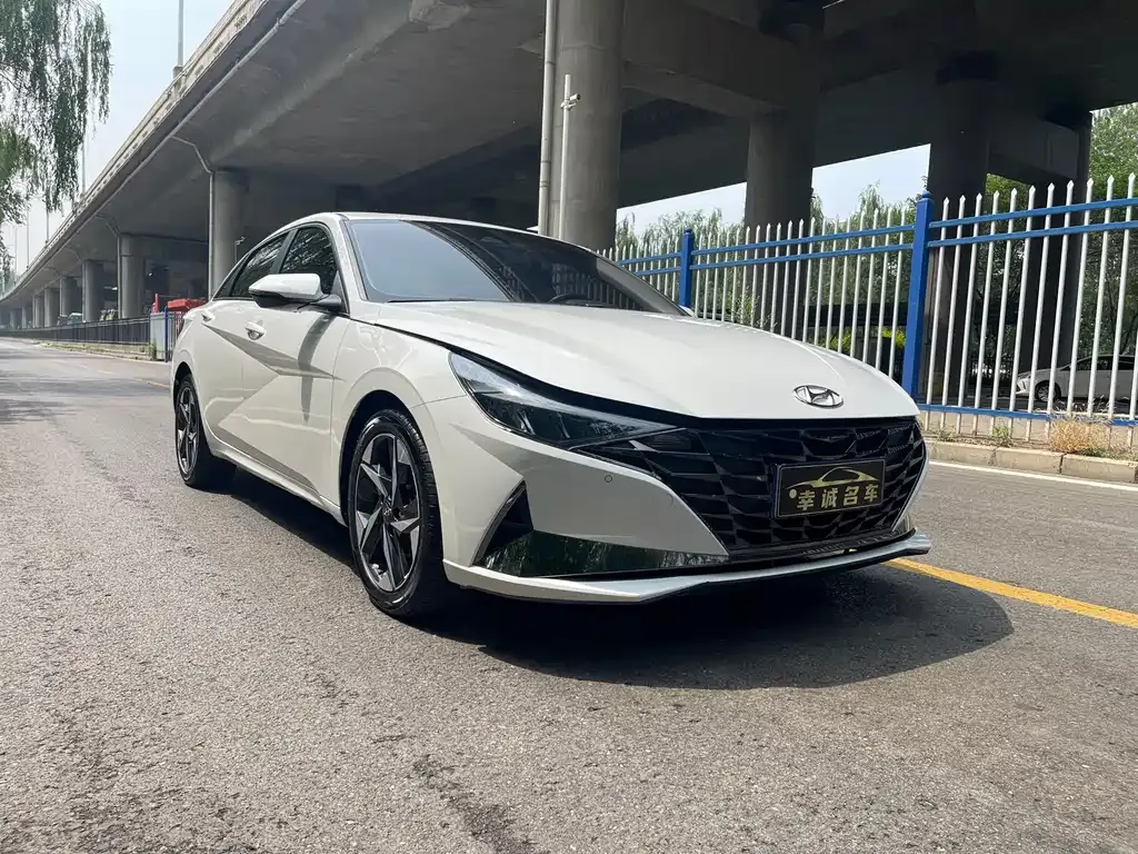 Hyundai Elantra — фото 4
