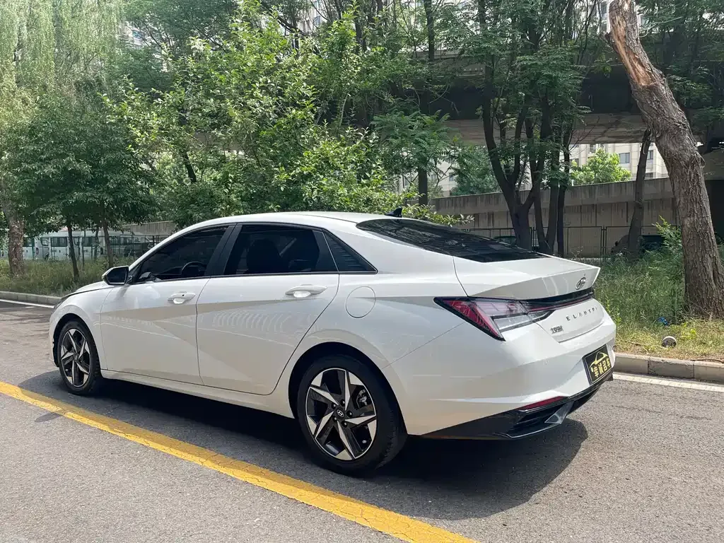 Hyundai Elantra — фото 7
