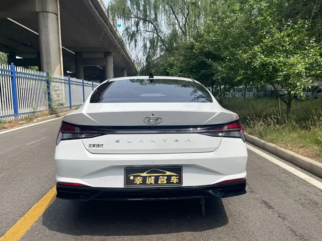 Hyundai Elantra — фото 10