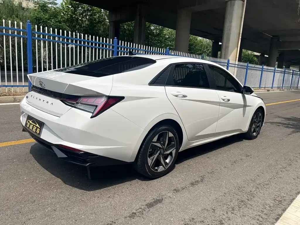 Hyundai Elantra — фото 6