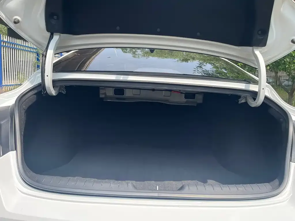 Hyundai Elantra — фото 2