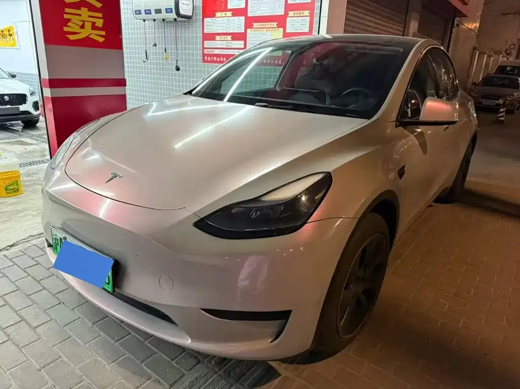Tesla Model Y — фото 9