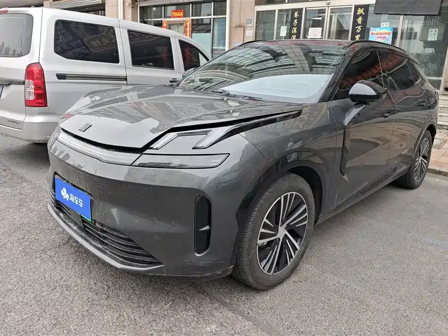 Lynk & Co 08 EM-P