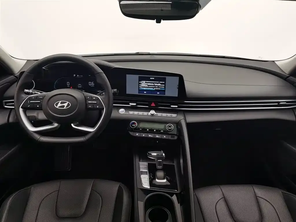Hyundai Elantra — фото 9