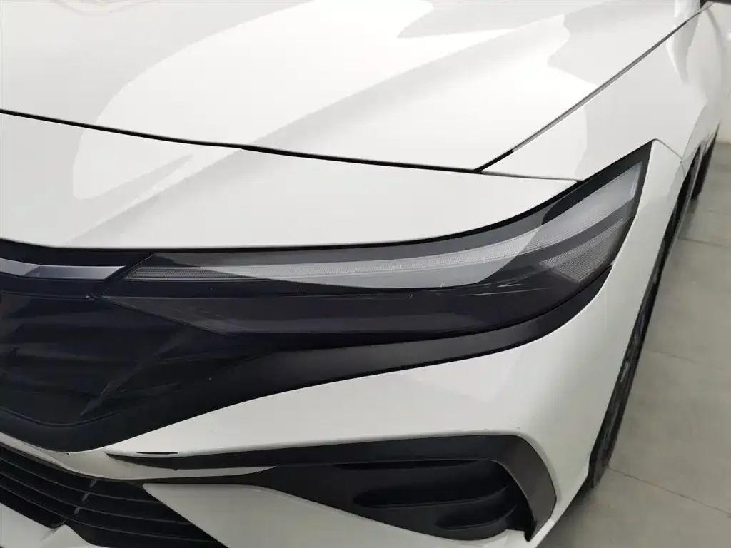 Hyundai Elantra — фото 2