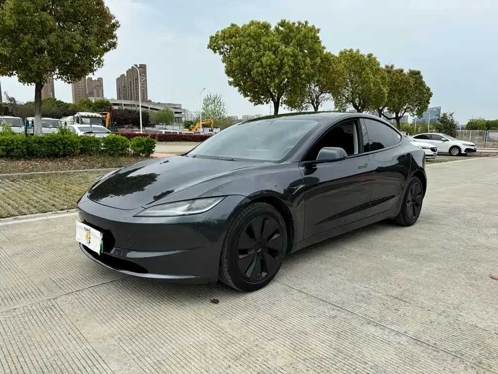 Tesla Model 3 — фото 1