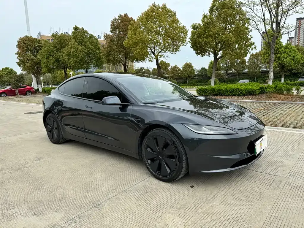 Tesla Model 3 — фото 10