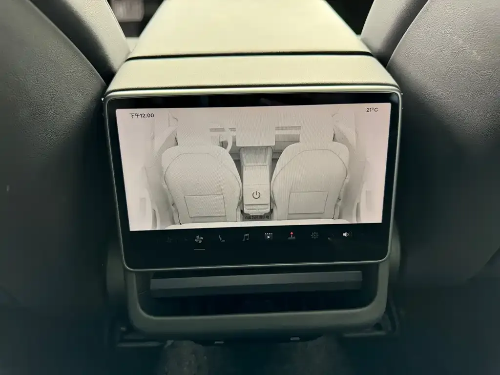 Tesla Model 3 — фото 2