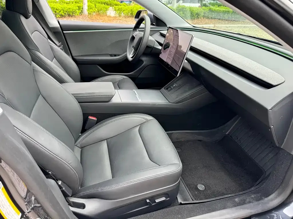Tesla Model 3 — фото 7