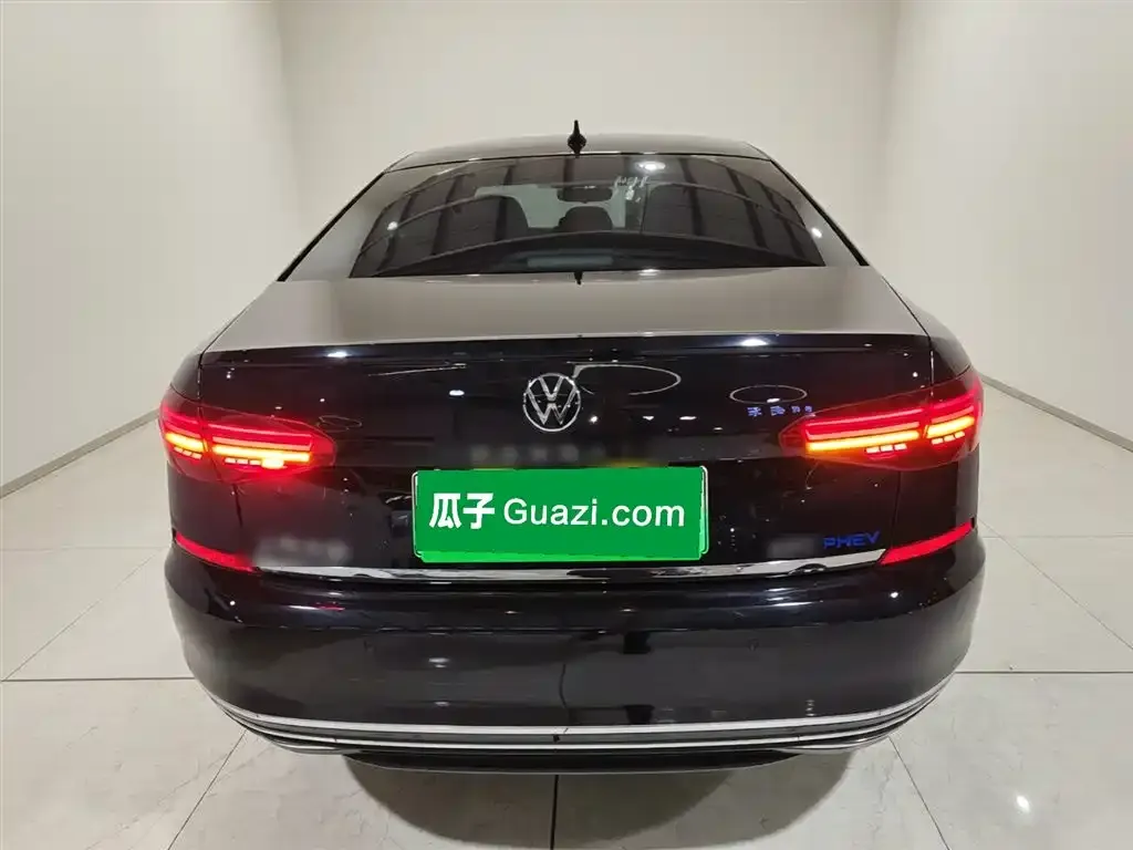 Volkswagen Passat New Energy — фото 5