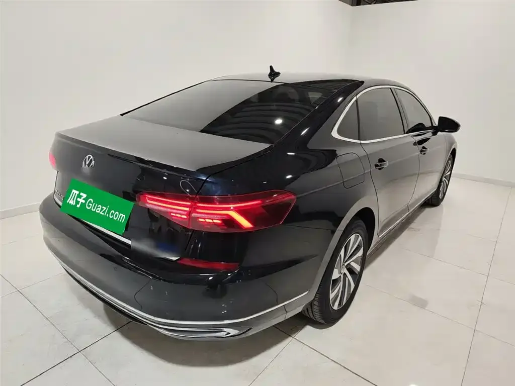 Volkswagen Passat New Energy — фото 3