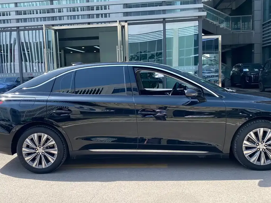 Hongqi E-QM5 — фото 10