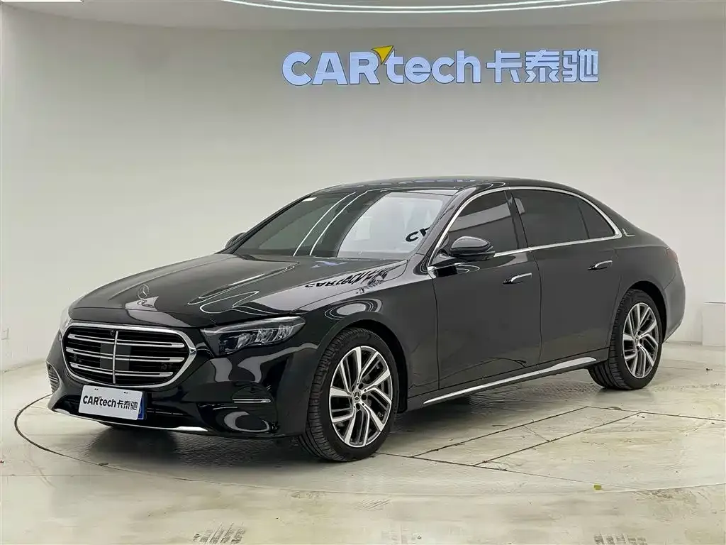 Mercedes-Benz E-Class — фото 1