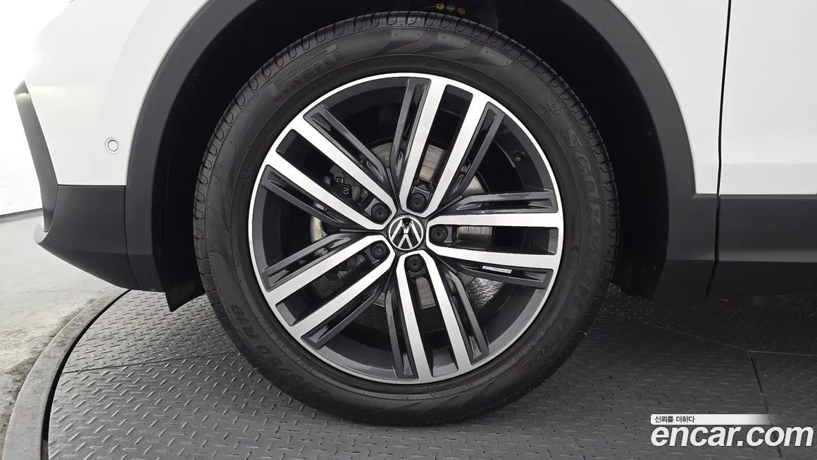Volkswagen Tiguan — фото 10