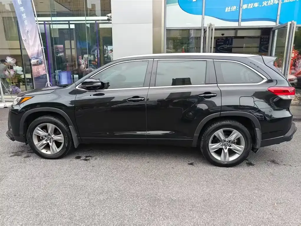 Toyota Highlander — фото 10
