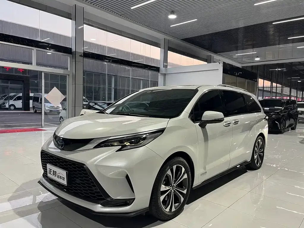 Toyota Granvia — фото 1