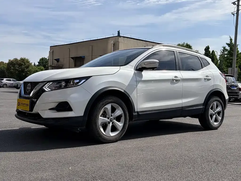 Nissan Qashqai — фото 1