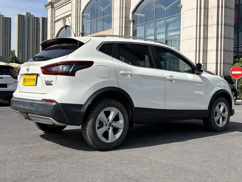 Nissan Qashqai — фото 10