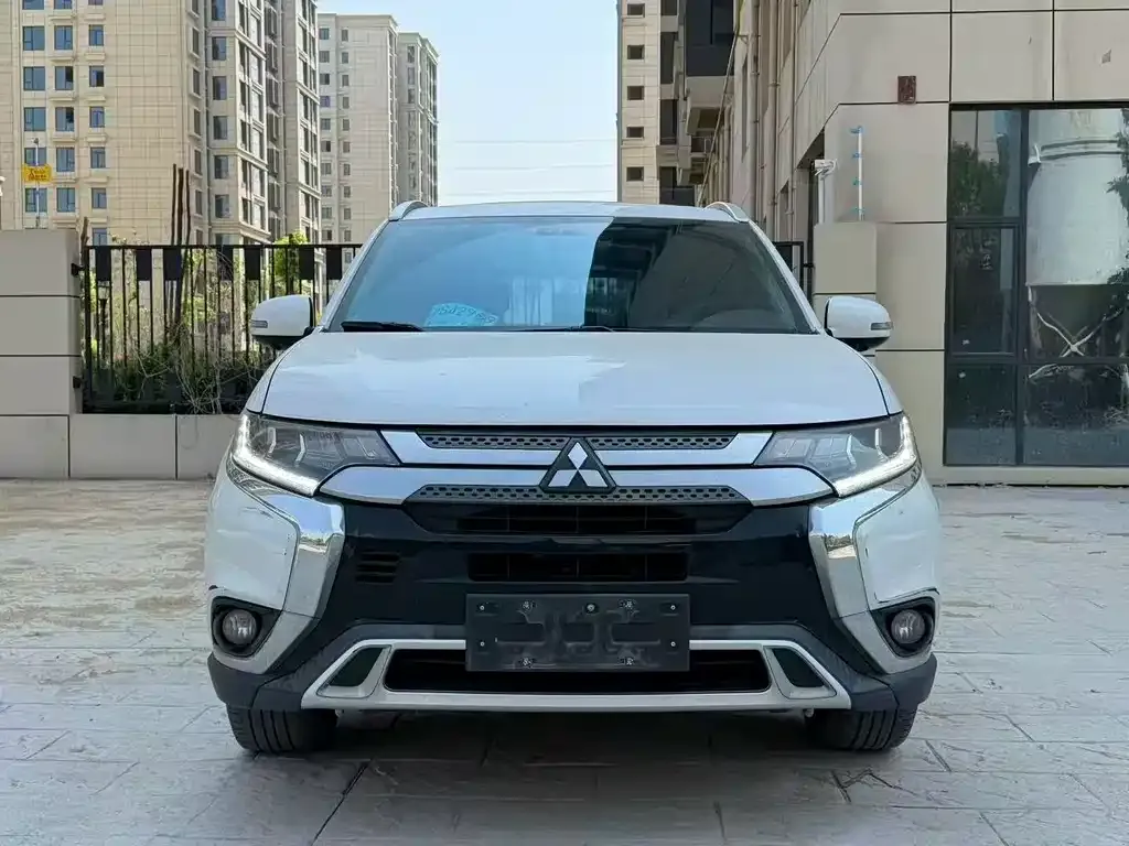 Mitsubishi Outlander — фото 8