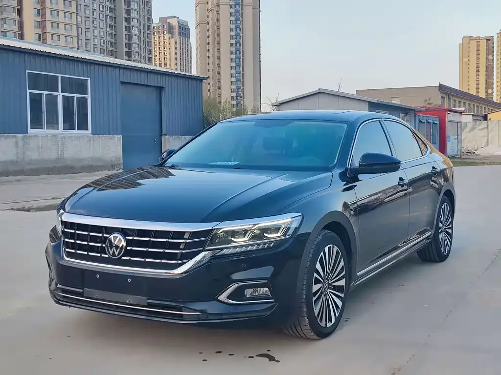Volkswagen Passat — фото 1