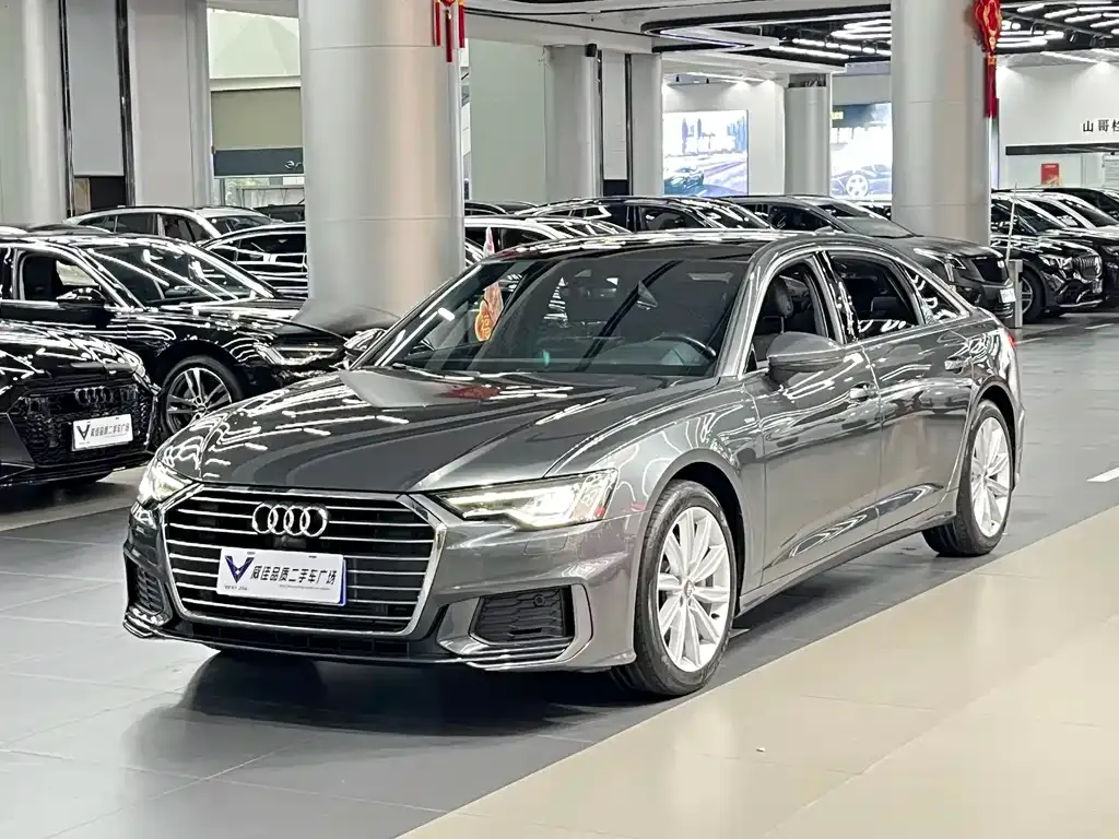 Audi A6L — фото 1
