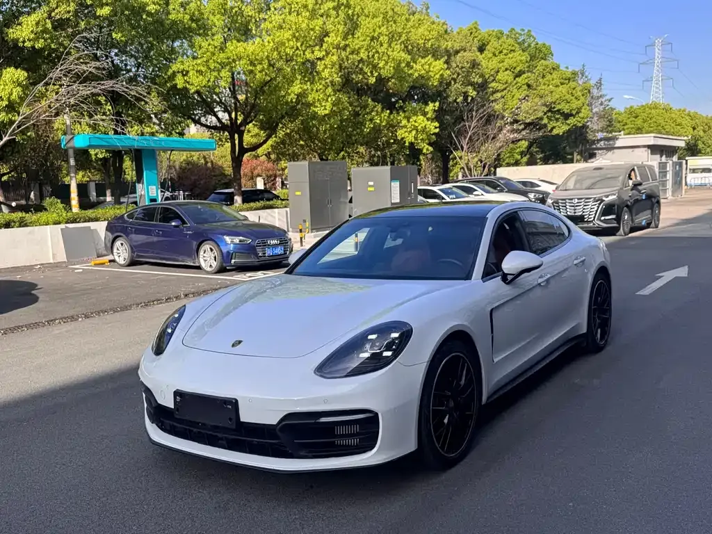 Porsche Panamera — фото 1