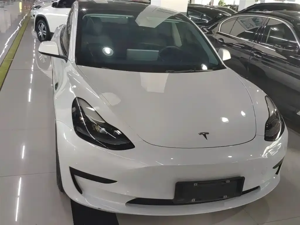 Tesla Model 3 — фото 7
