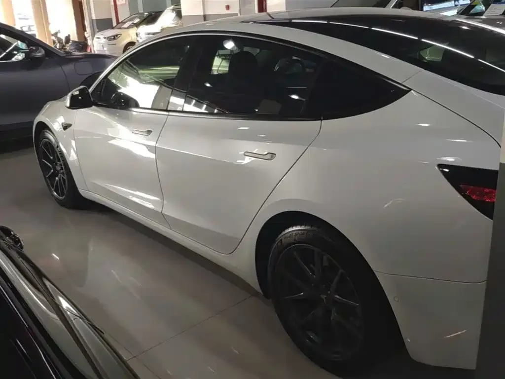 Tesla Model 3 — фото 6
