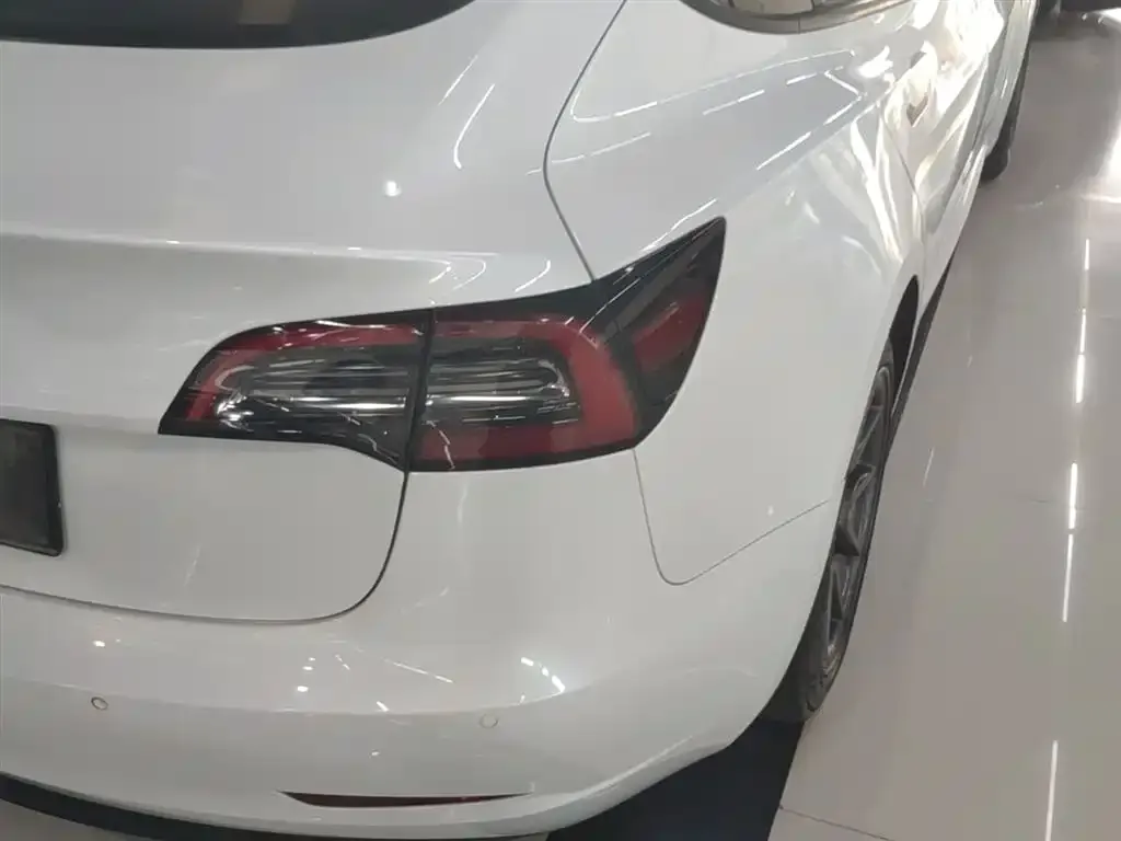 Tesla Model 3 — фото 9
