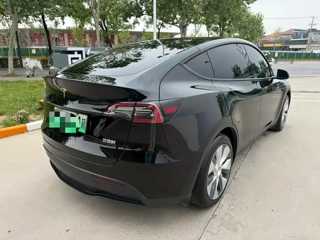 Tesla Model Y — фото 8