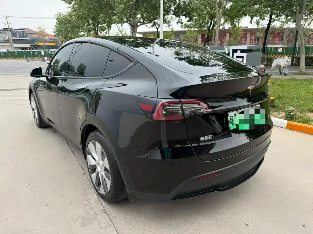 Tesla Model Y — фото 7