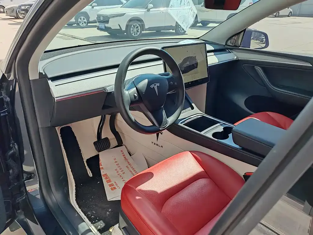 Tesla Model Y — фото 4
