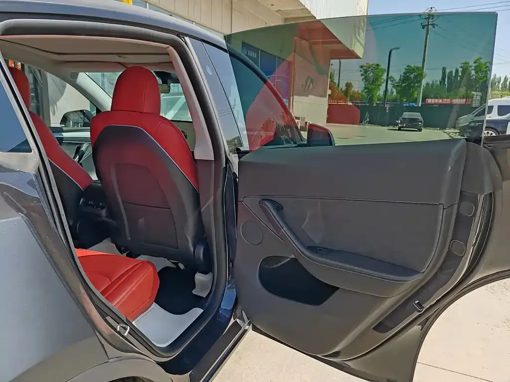 Tesla Model Y — фото 5