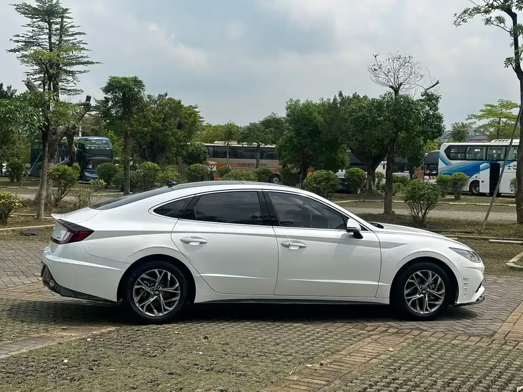 Hyundai Sonata — фото 10
