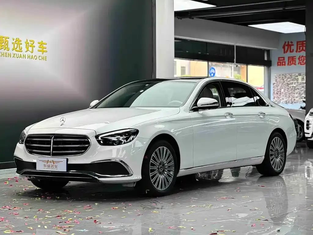 Mercedes-Benz E-Class — фото 1
