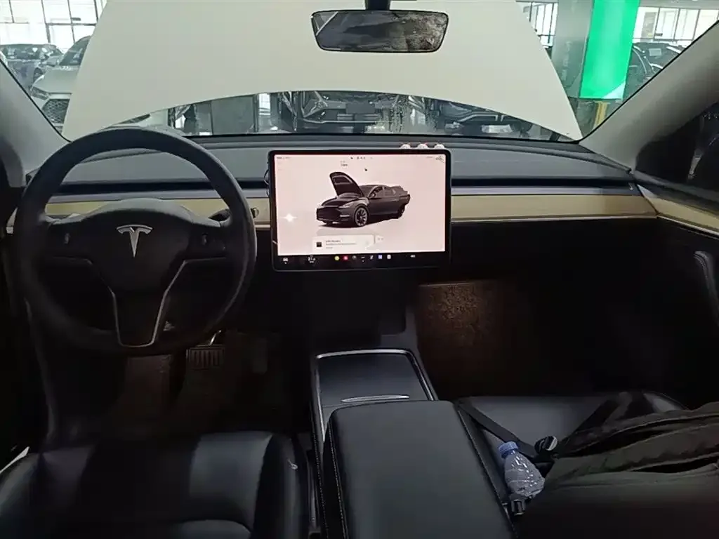 Tesla Model Y — фото 2
