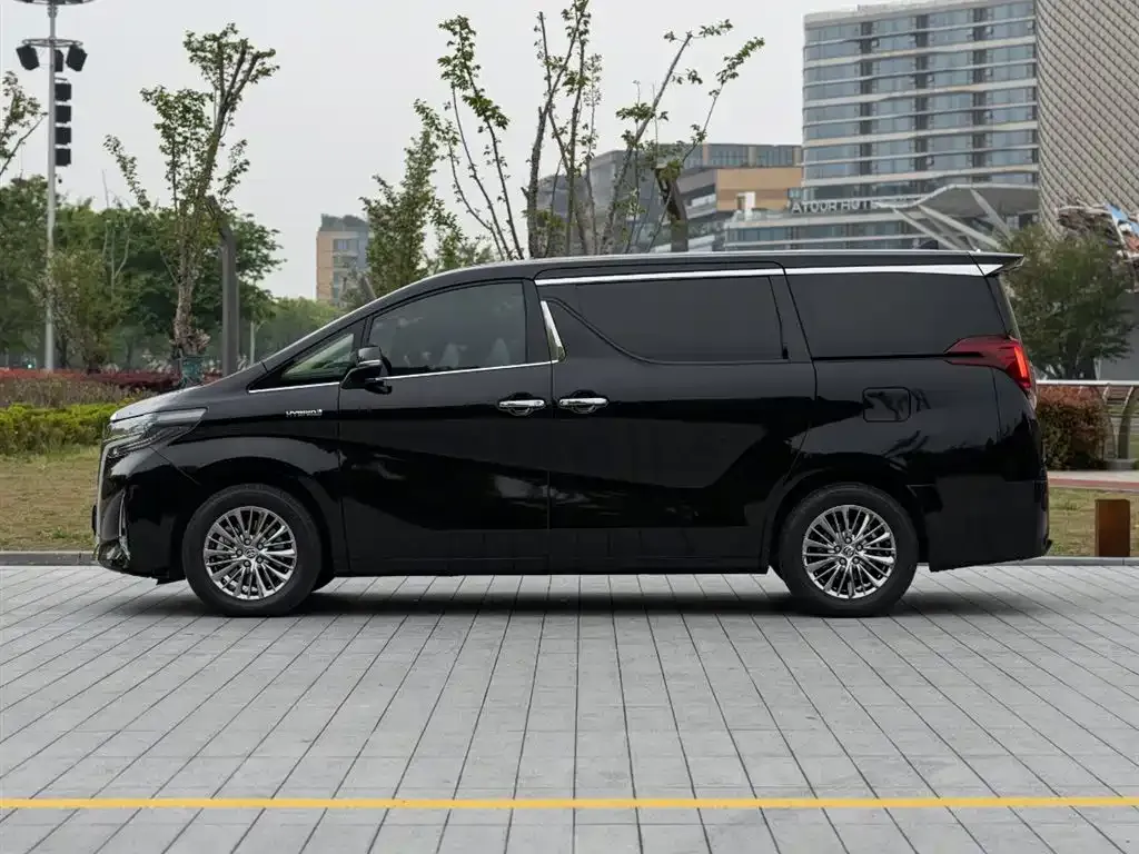 Toyota Alphard — фото 7