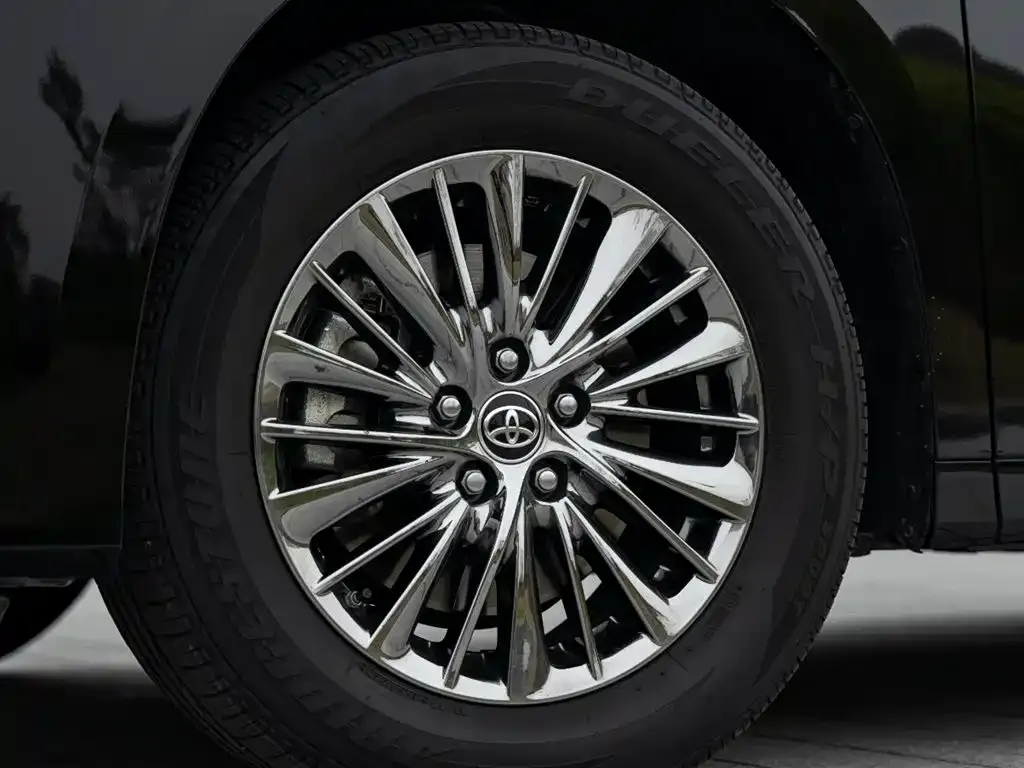 Toyota Alphard — фото 3