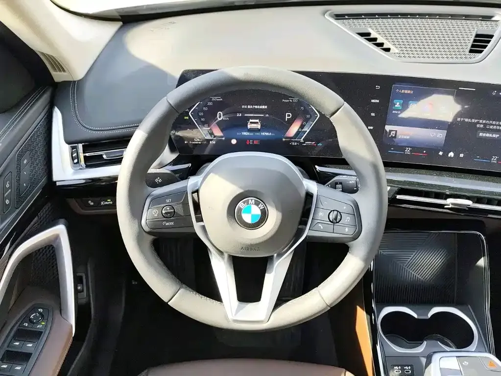 BMW X1 — фото 9