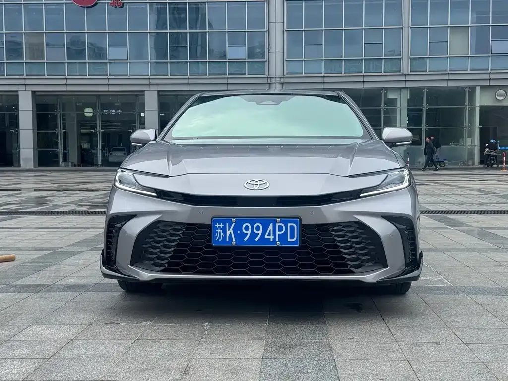 Toyota Camry — фото 5
